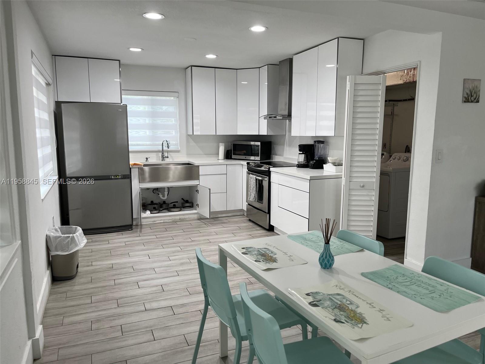   /  3345 кв.футов $ 2026-02-04 0 Фото