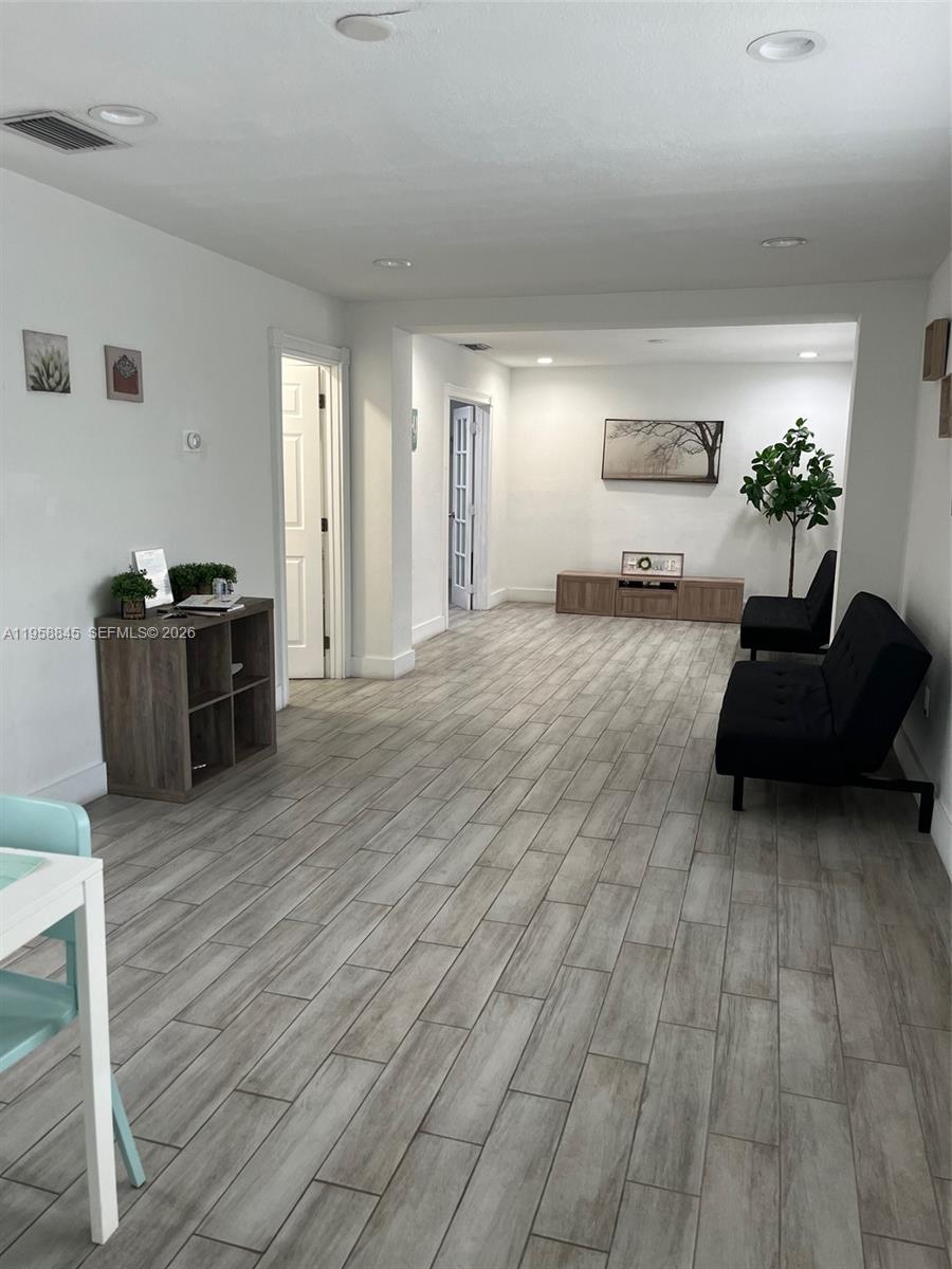   /  3345 кв.футов $ 2026-02-04 0 Фото