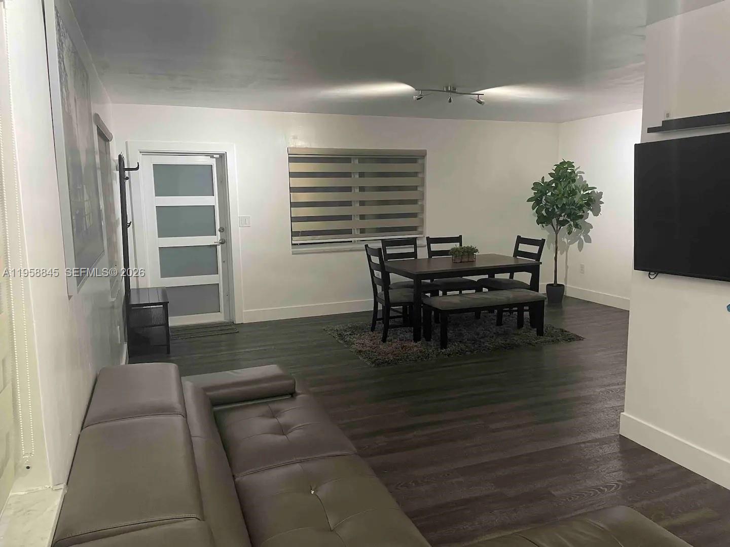   /  3345 кв.футов $ 2026-02-04 0 Фото