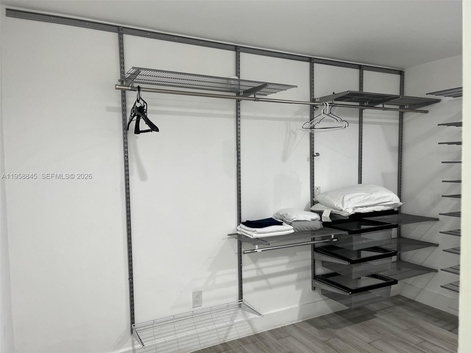   /  3345 кв.футов $ 2026-02-04 0 Фото