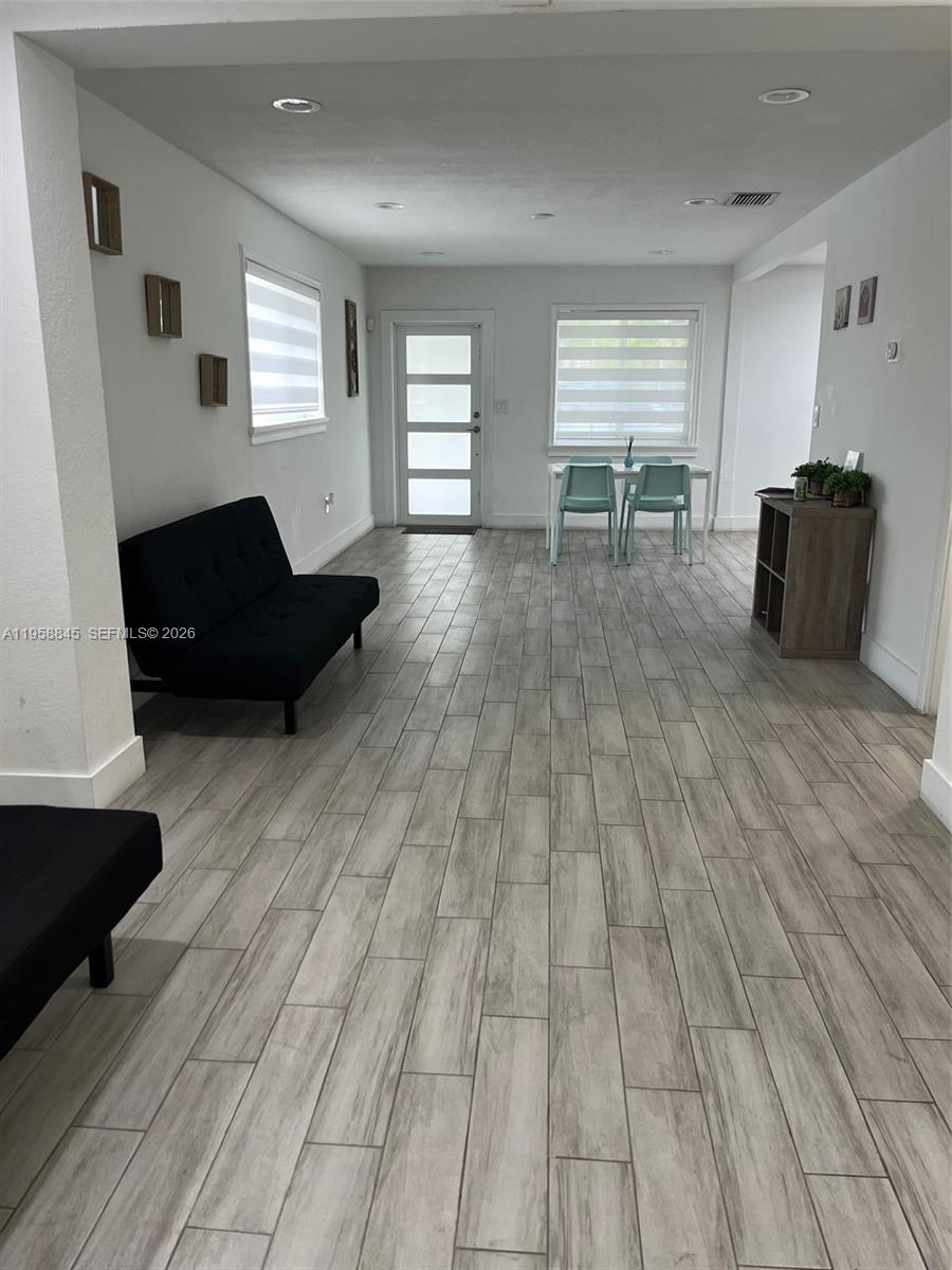   /  3345 кв.футов $ 2026-02-04 0 Фото