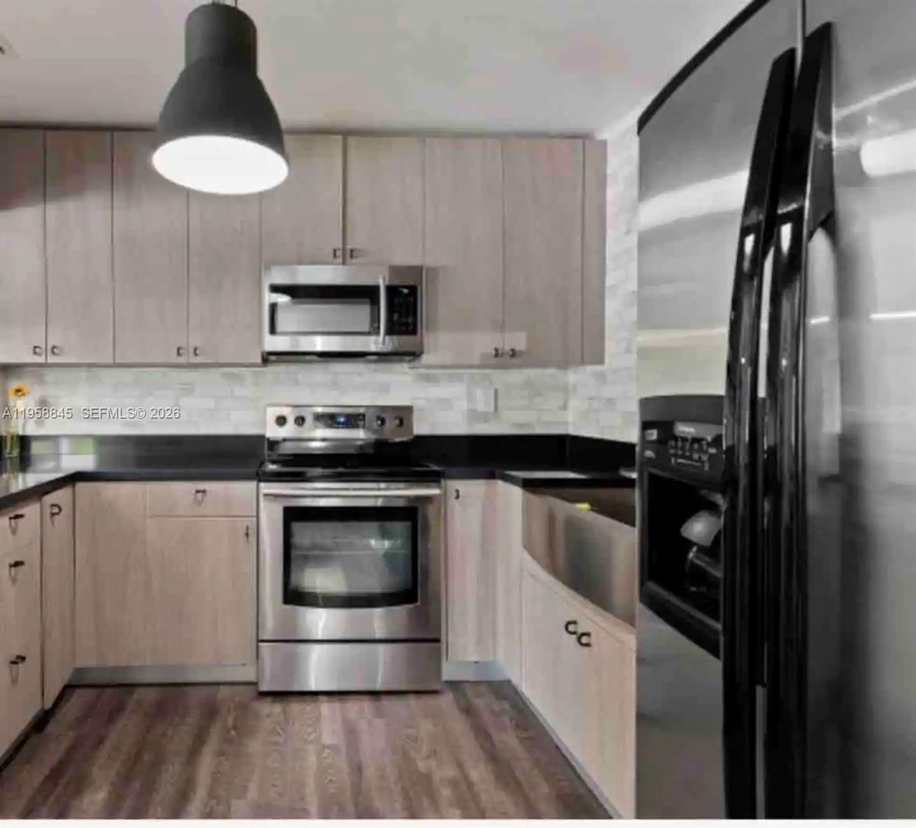   /  3345 кв.футов $ 2026-02-04 0 Фото