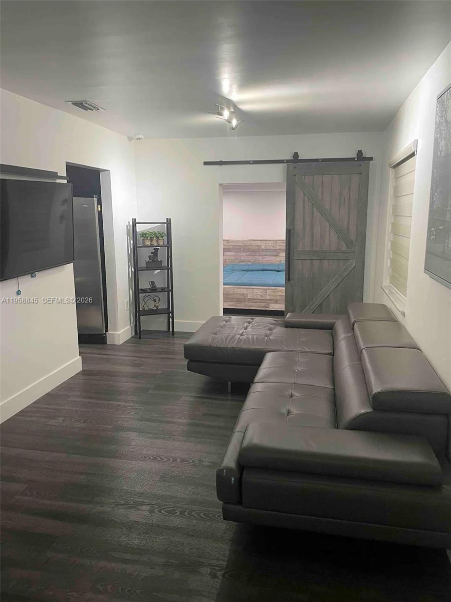   /  3345 кв.футов $ 2026-02-04 0 Фото