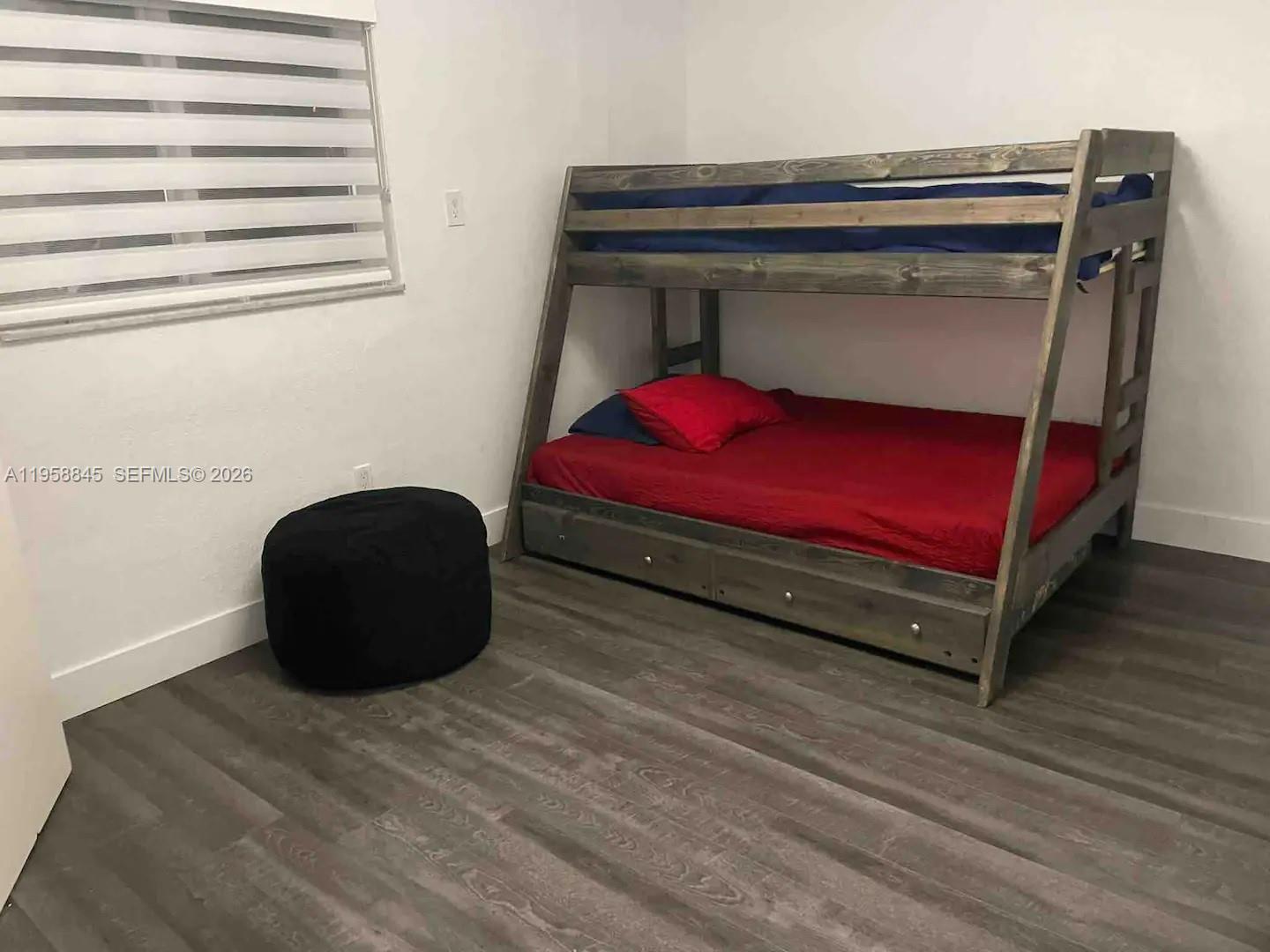   /  3345 кв.футов $ 2026-02-04 0 Фото