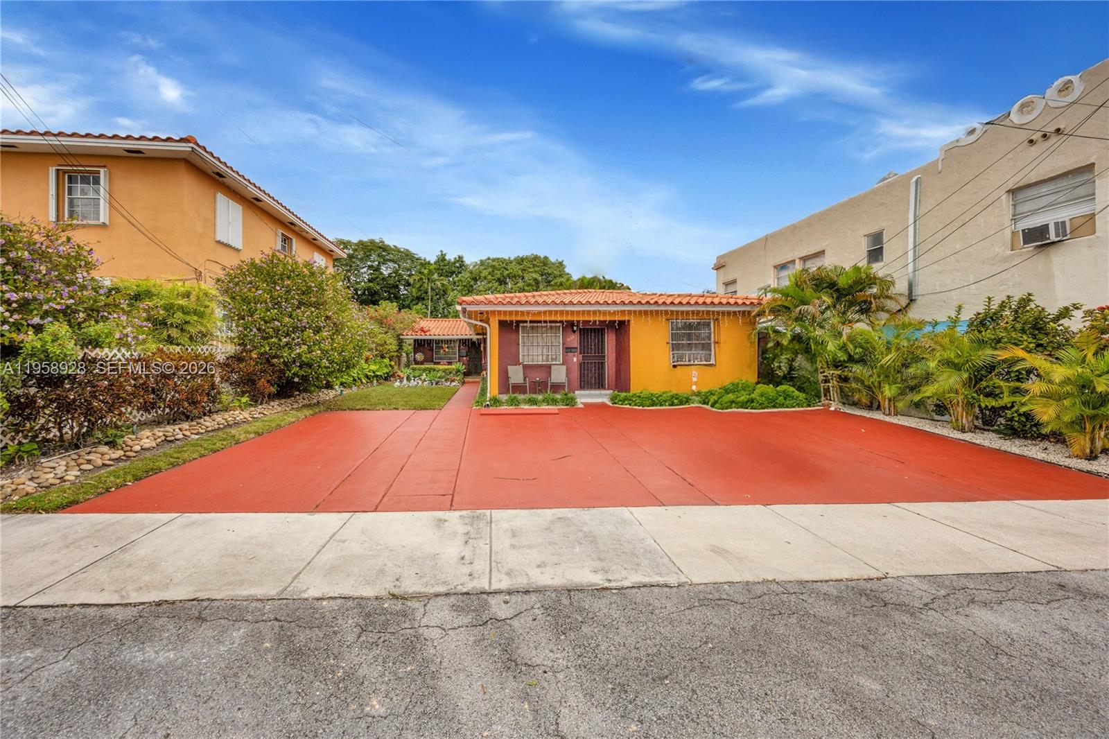   /  2002 кв.футов $ 2026-02-04 0 Фото