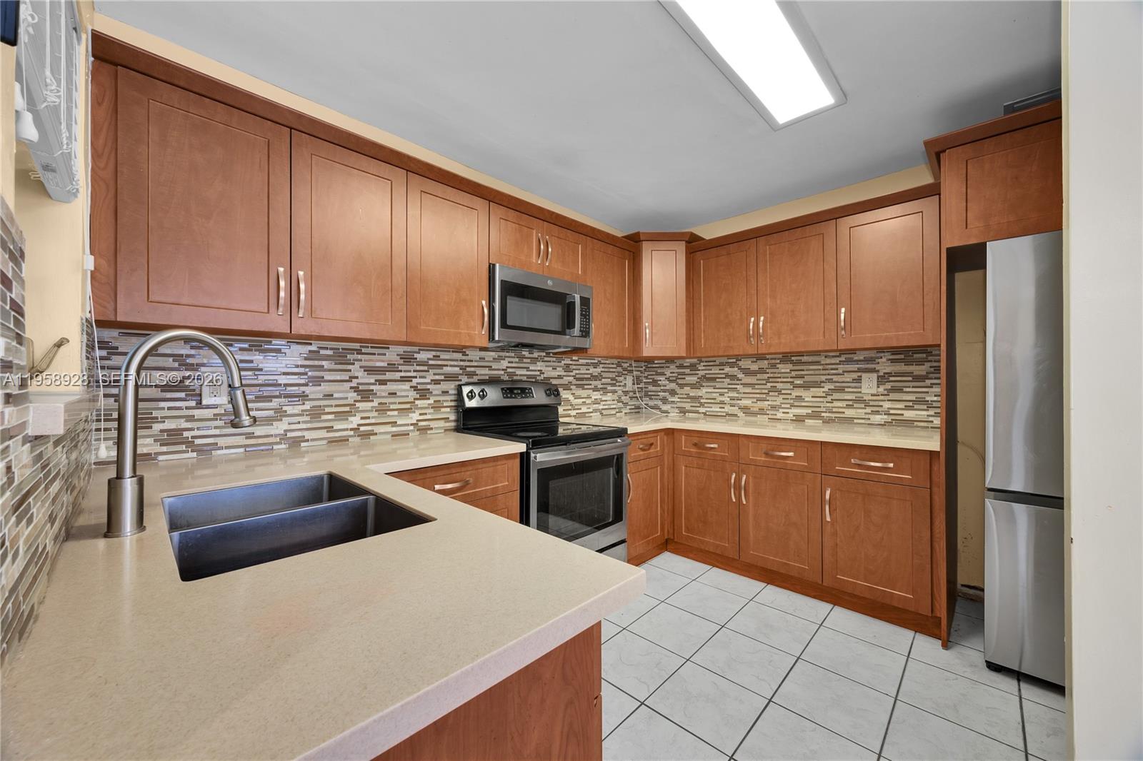   /  2002 кв.футов $ 2026-02-04 0 Фото