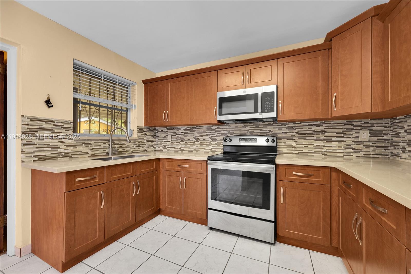   /  2002 кв.футов $ 2026-02-04 0 Фото