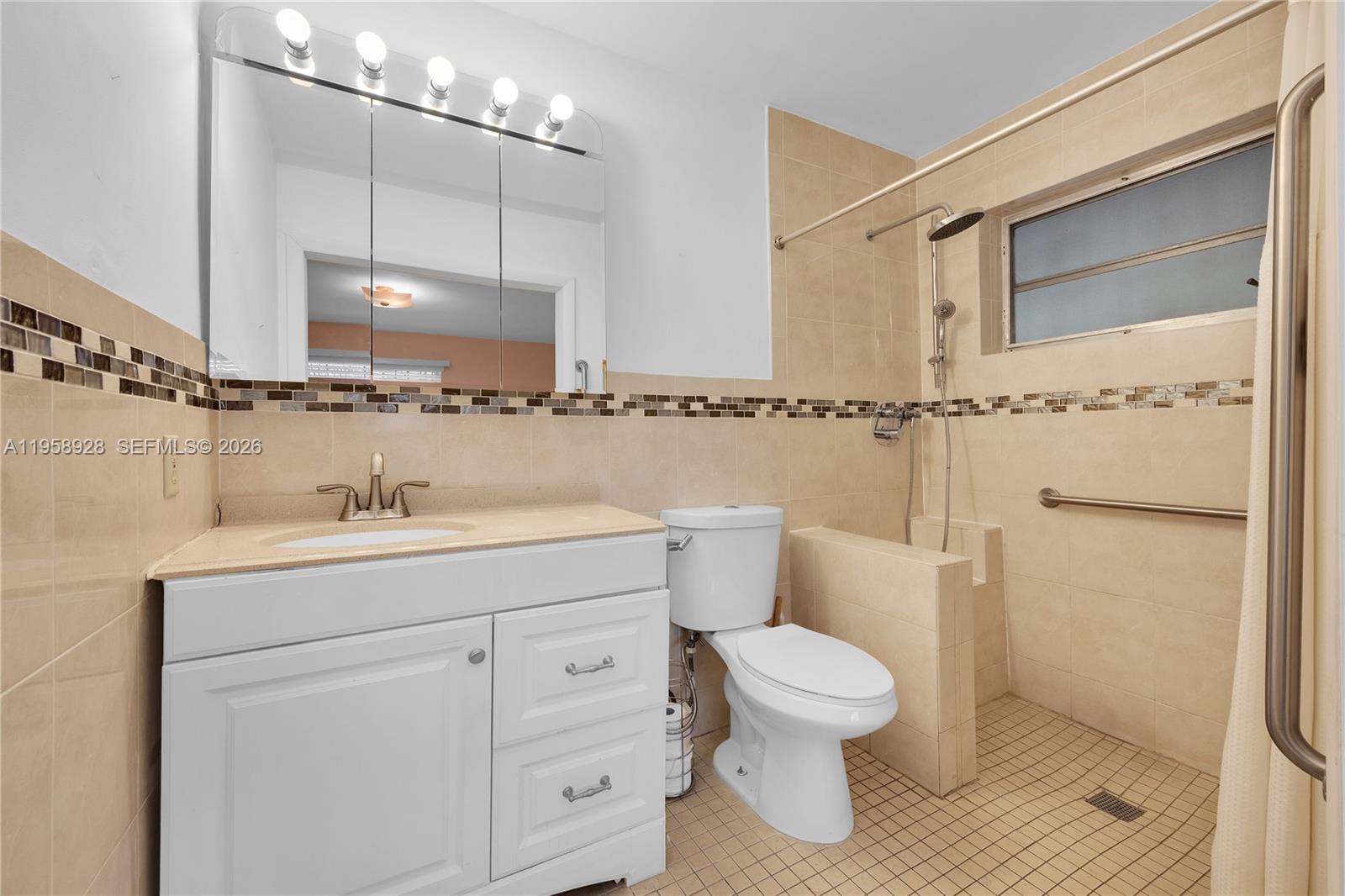   /  2002 кв.футов $ 2026-02-04 0 Фото