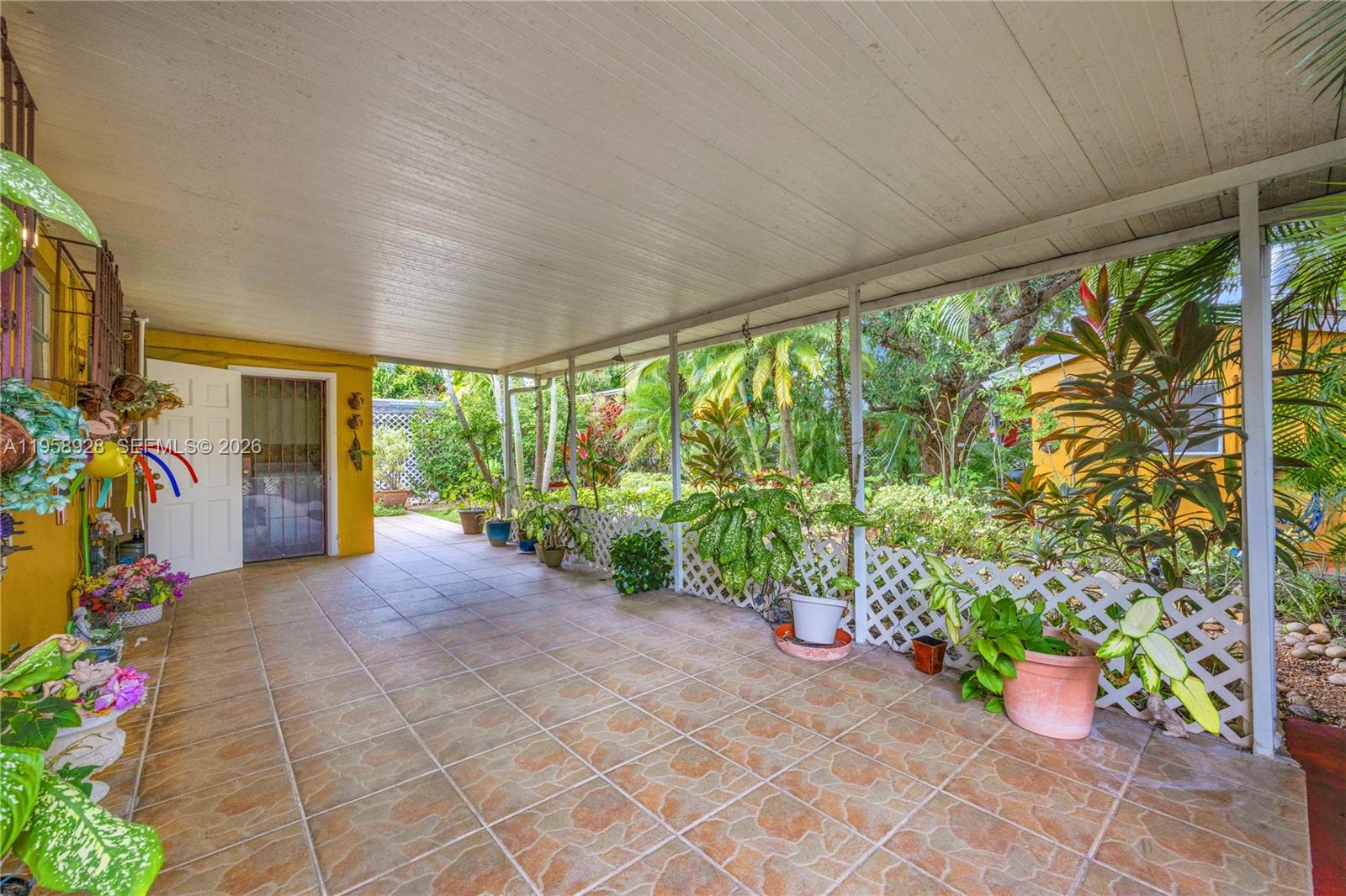   /  2002 кв.футов $ 2026-02-04 0 Фото