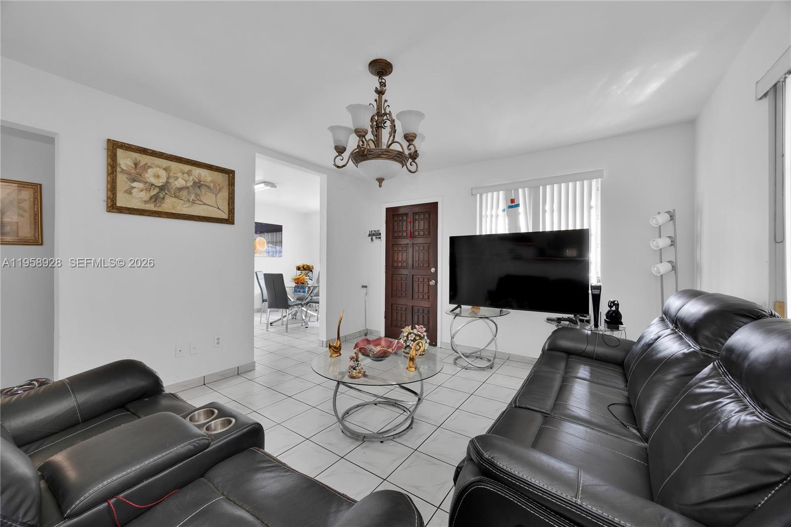   /  2002 кв.футов $ 2026-02-04 0 Фото