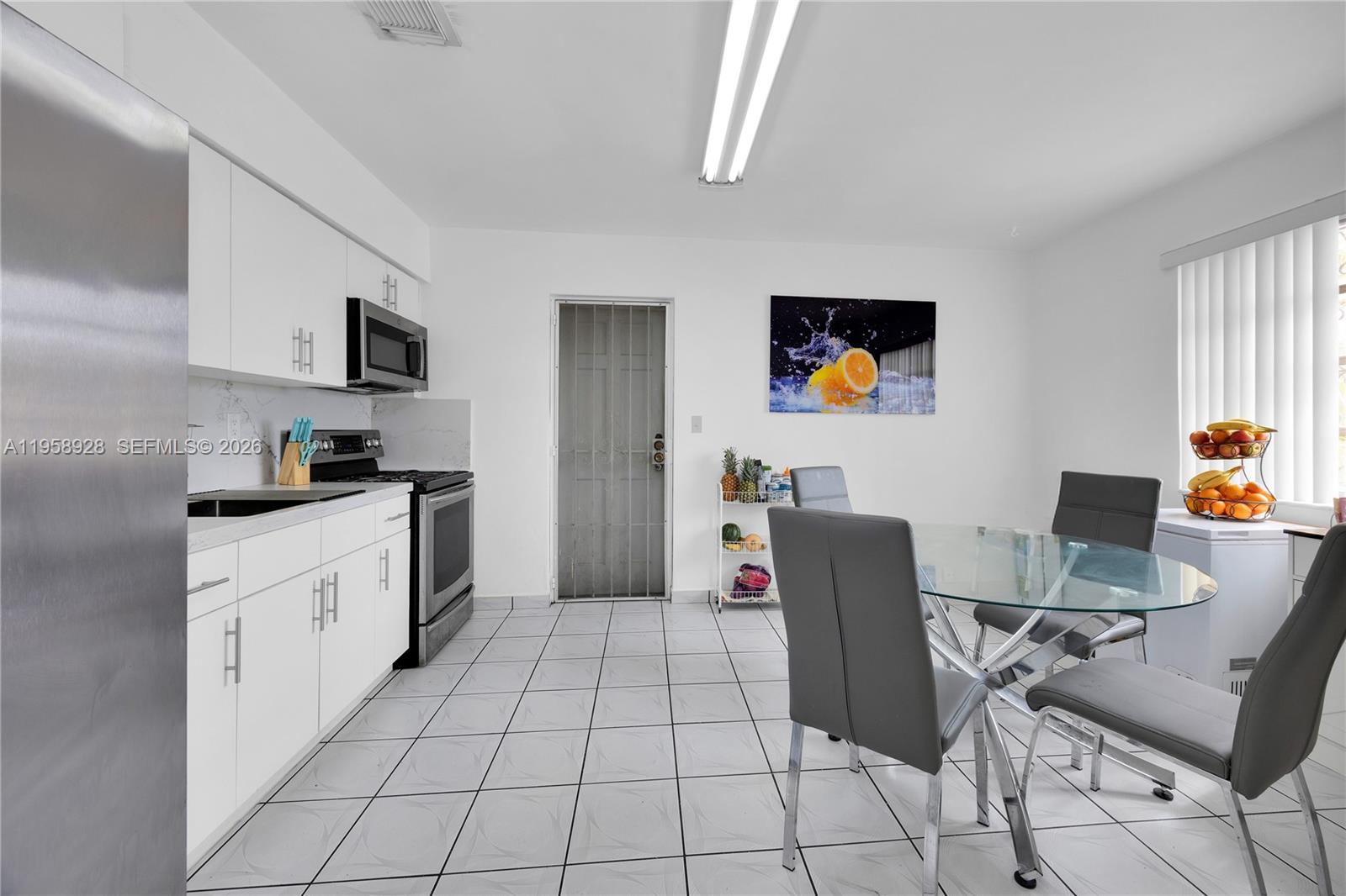   /  2002 кв.футов $ 2026-02-04 0 Фото