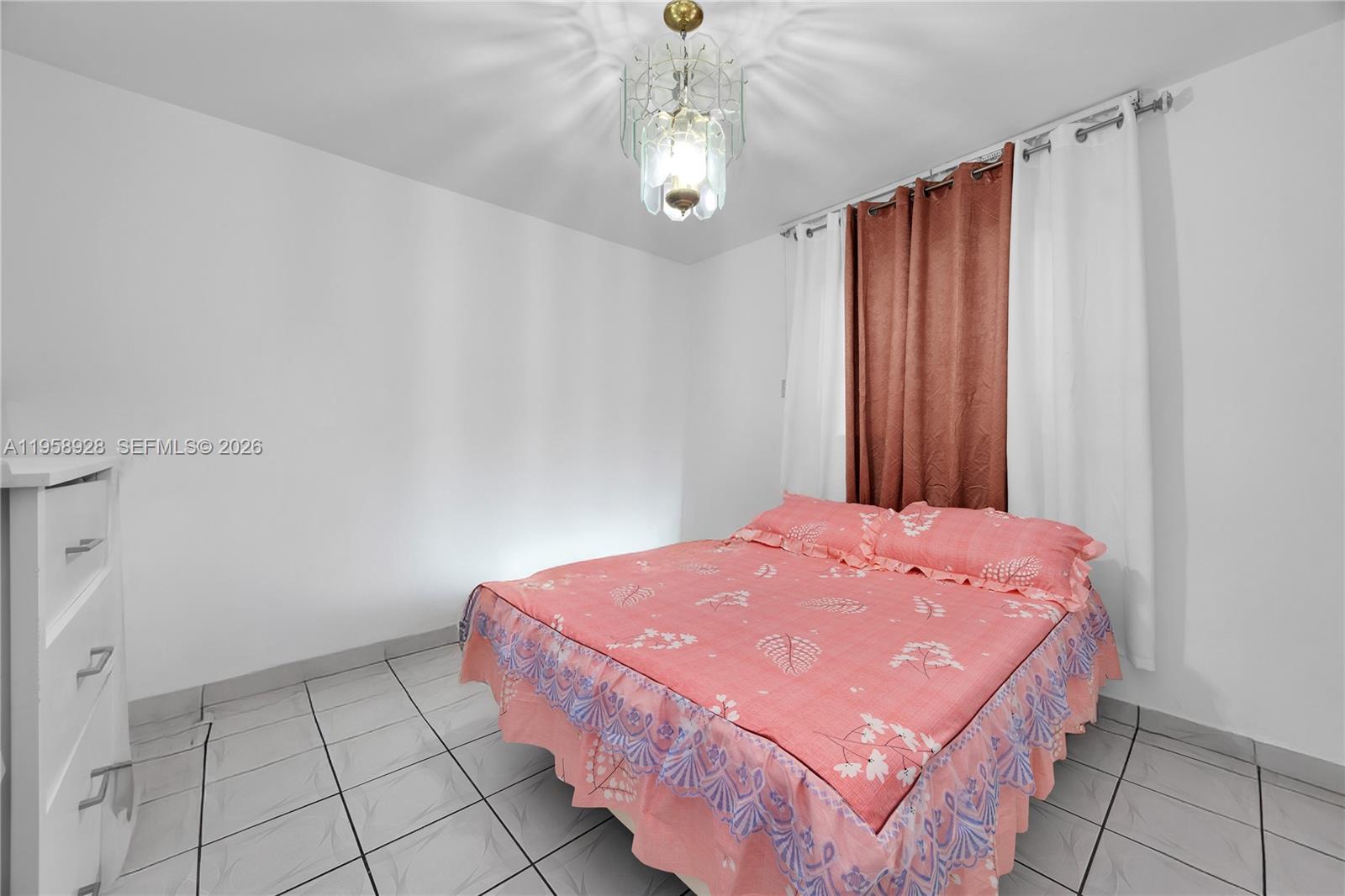   /  2002 кв.футов $ 2026-02-04 0 Фото