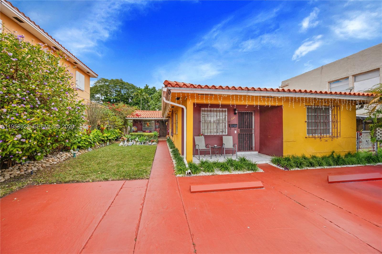   /  2002 кв.футов $ 2026-02-04 0 Фото