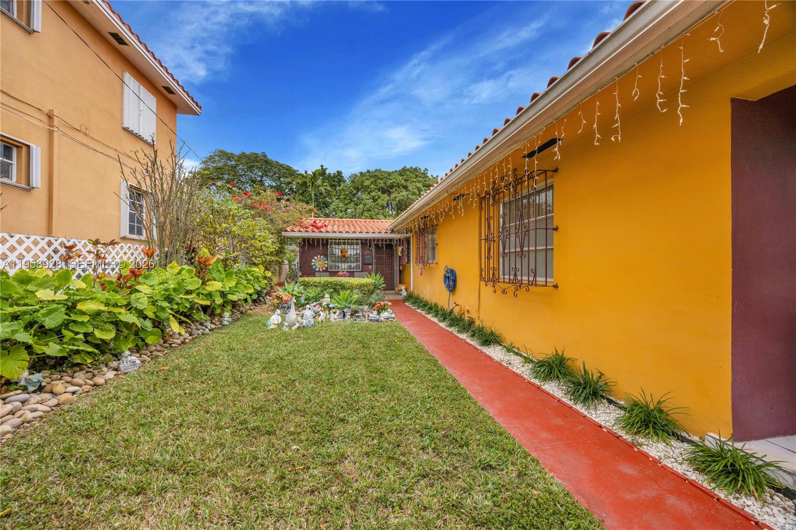   /  2002 кв.футов $ 2026-02-04 0 Фото