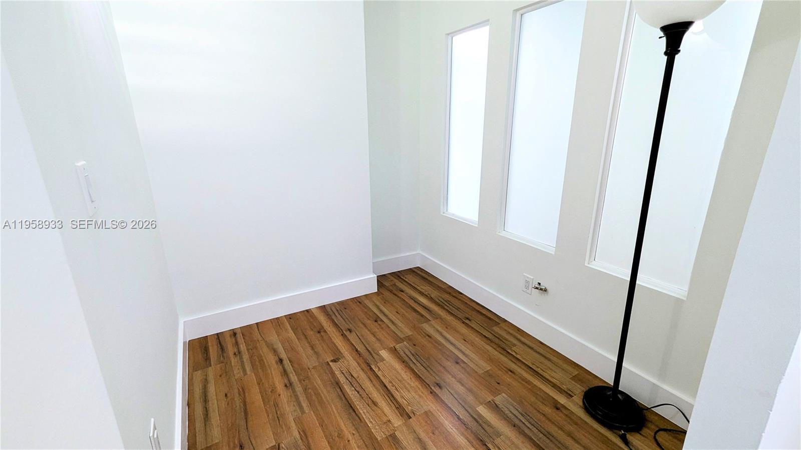 206 3 / 3 1570 sq. ft. $ 2026-02-21 0 foto