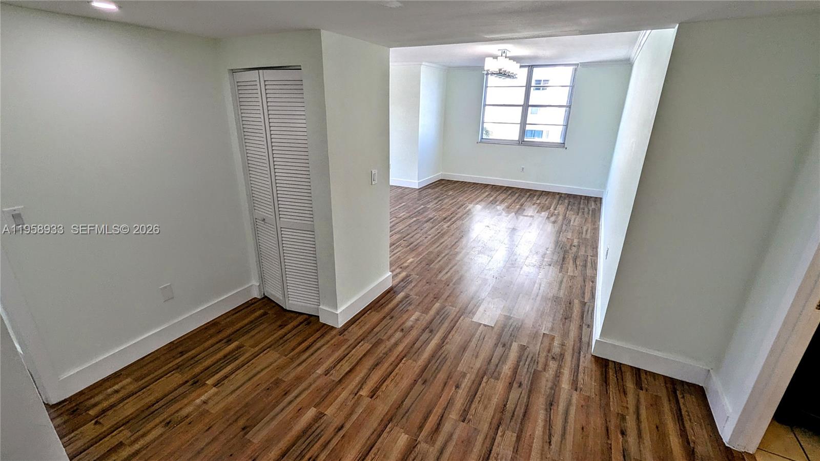 206 3 / 3 1570 sq. ft. $ 2026-02-21 0 foto