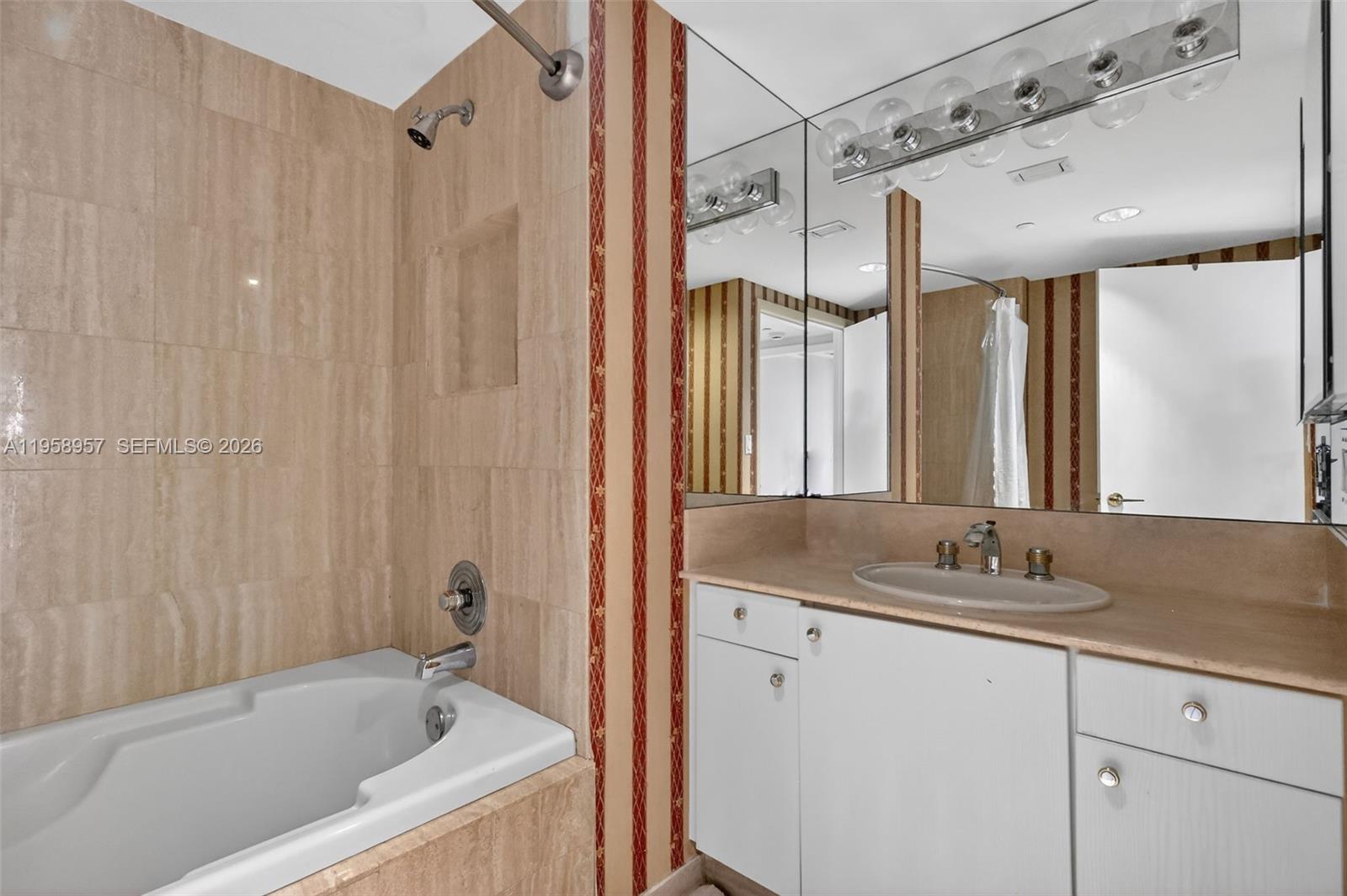 See details 1604 3 / 3 2690 sq. ft. $ 2026-02-04 0 Photo