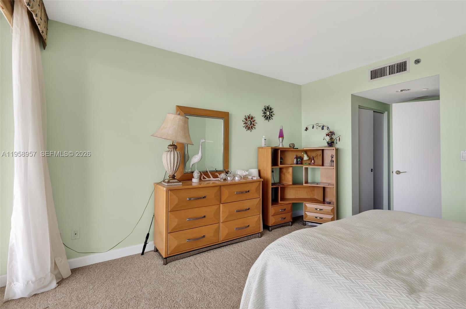 See details 1604 3 / 3 2690 sq. ft. $ 2026-02-04 0 Photo