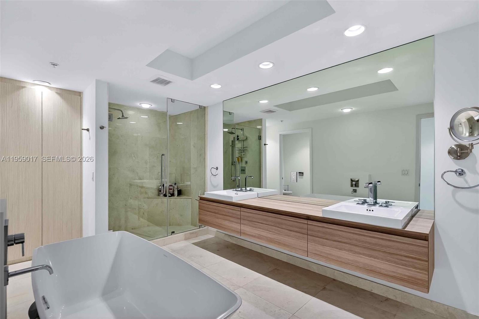 Photo of 17111 Biscayne Blvd #706, North Miami Beach, Florida, 33160 -