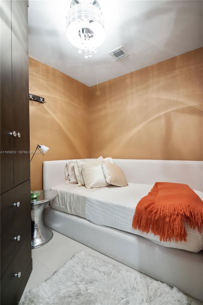 Photo of 2711 Ocean Dr  #2205, Hollywood, Florida, 33019 - 