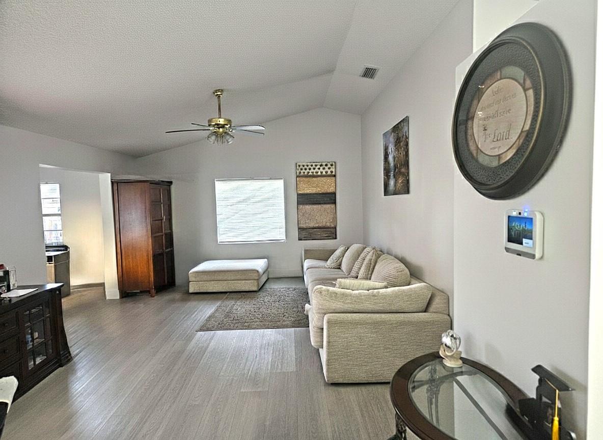See details 8205 3 / 2 1999 sq. ft. $ 2026-05-02 0 Photo