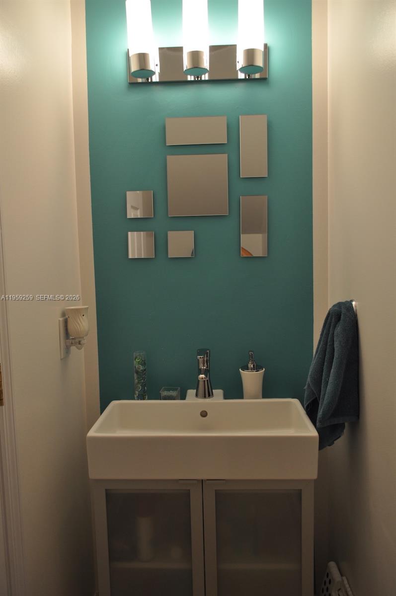 Photo of 1115 River Birch St  (1115), Hollywood, Florida, 33019 - Powder