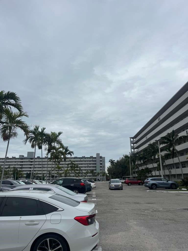 See details 507-1 1 / 2 909 sq. ft. $ 2026-02-04 0 Photo