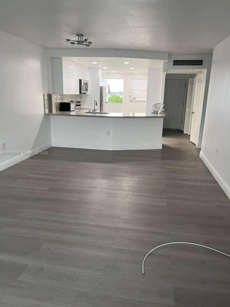 See details 507-1 1 / 2 909 sq. ft. $ 2026-02-04 0 Photo