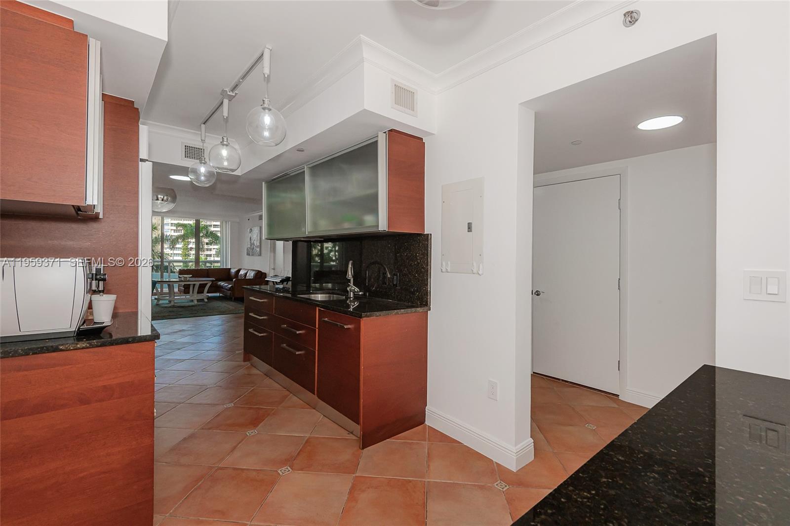 408 3 / 3 1571 sq. ft. $ 2026-04-27 0 foto
