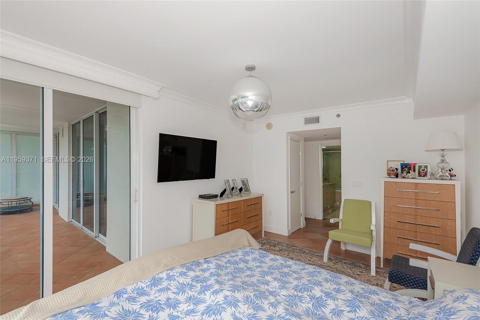 408 3 / 3 1571 sq. ft. $ 2026-04-27 0 foto