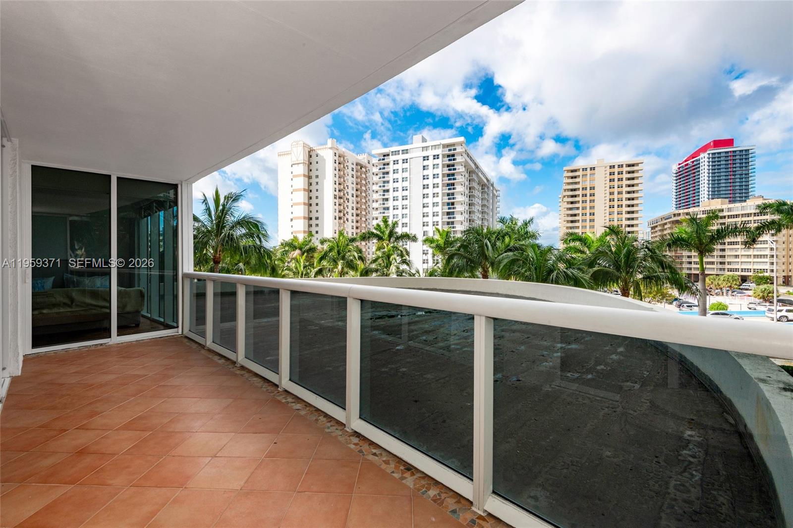 408 3 / 3 1571 sq. ft. $ 2026-04-27 0 foto