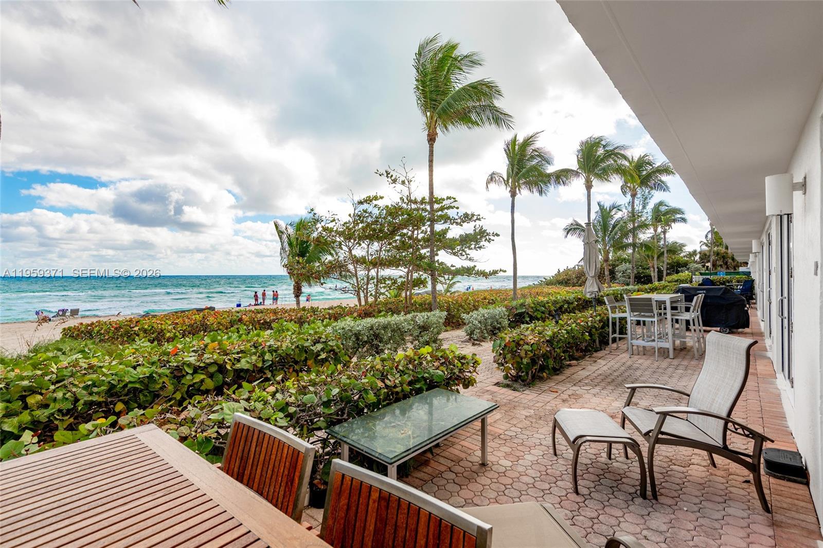 408 3 / 3 1571 sq. ft. $ 2026-04-27 0 foto