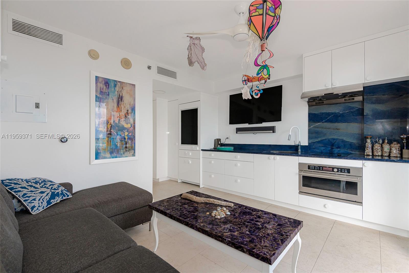 408 3 / 3 1571 sq. ft. $ 2026-04-27 0 foto