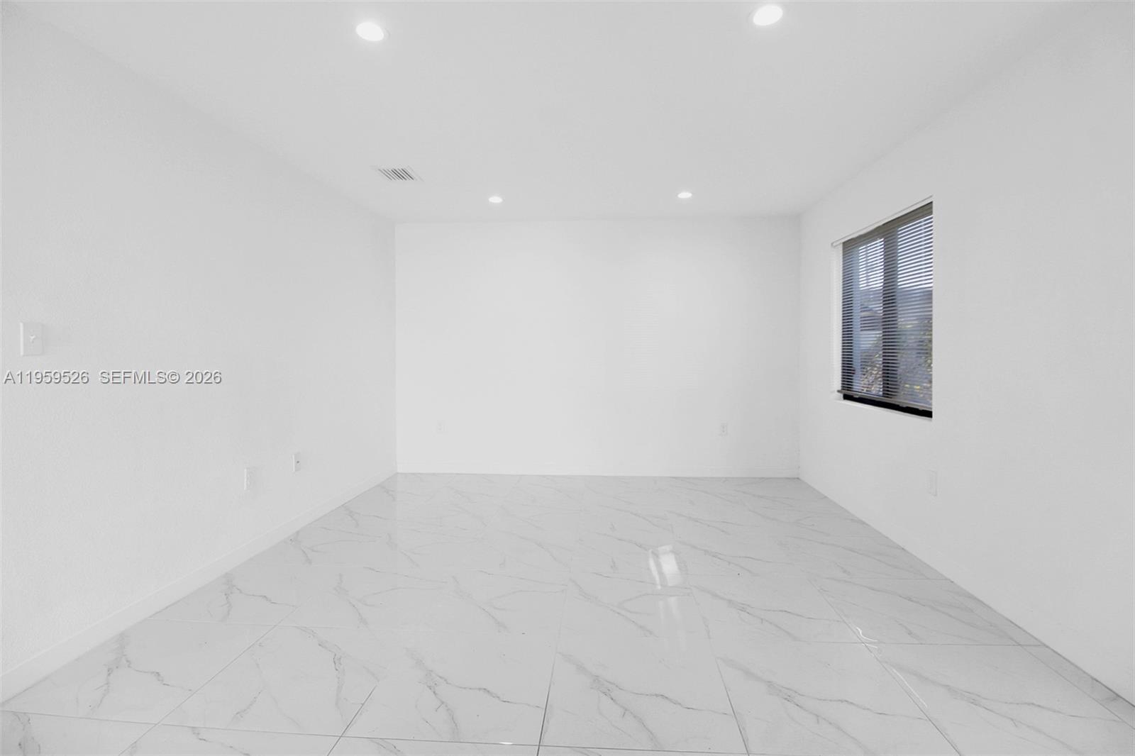   /  3300 sq. ft. $ 2026-02-05 0 Photo