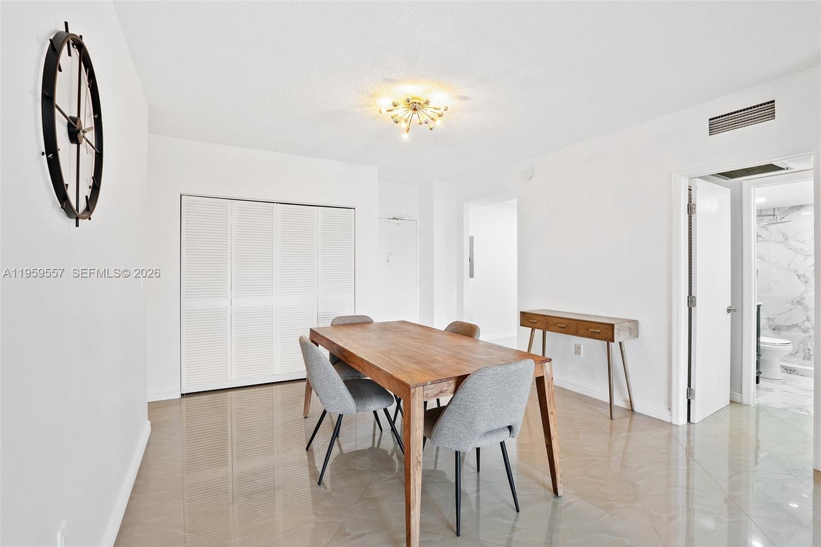 See details 2M 1 / 2 870 sq. ft. $ 2026-02-05 0 Photo