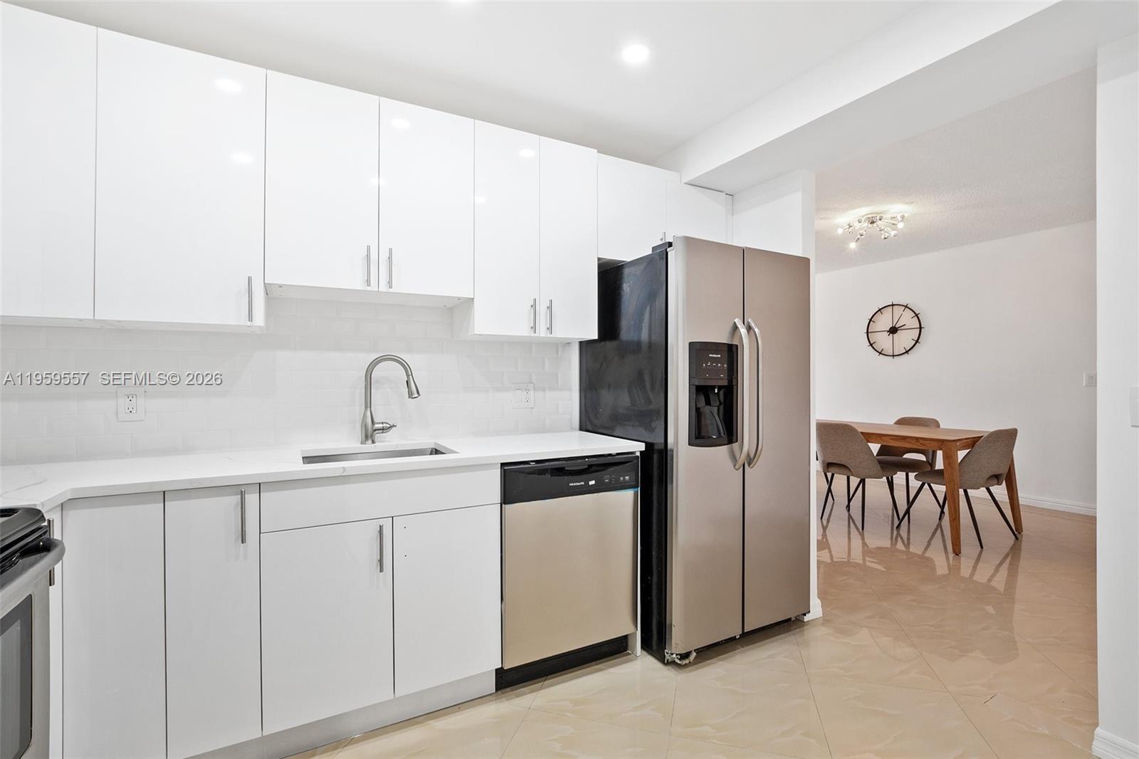 See details 2M 1 / 2 870 sq. ft. $ 2026-02-05 0 Photo