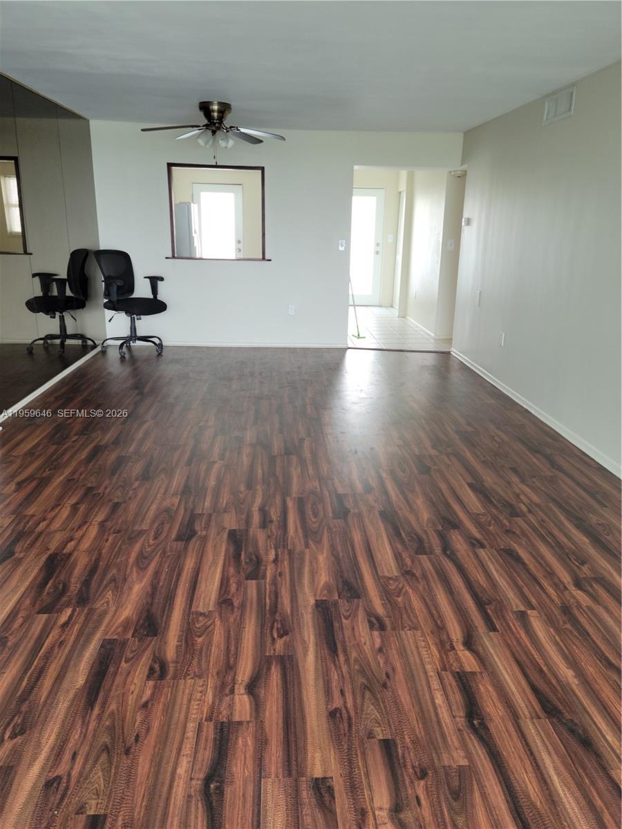 Ver detalles 509 2 / 2 1135 sq. ft. $ 2026-05-20 0 foto