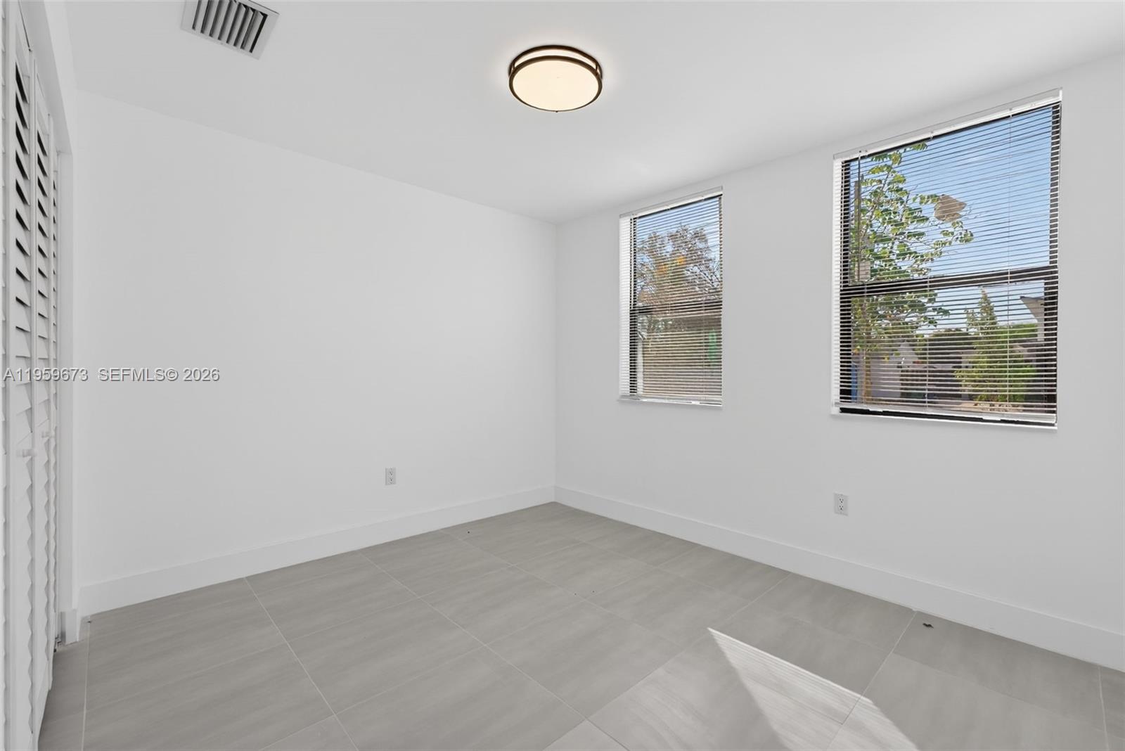   /  1184 кв.футов $ 2026-02-05 0 Фото