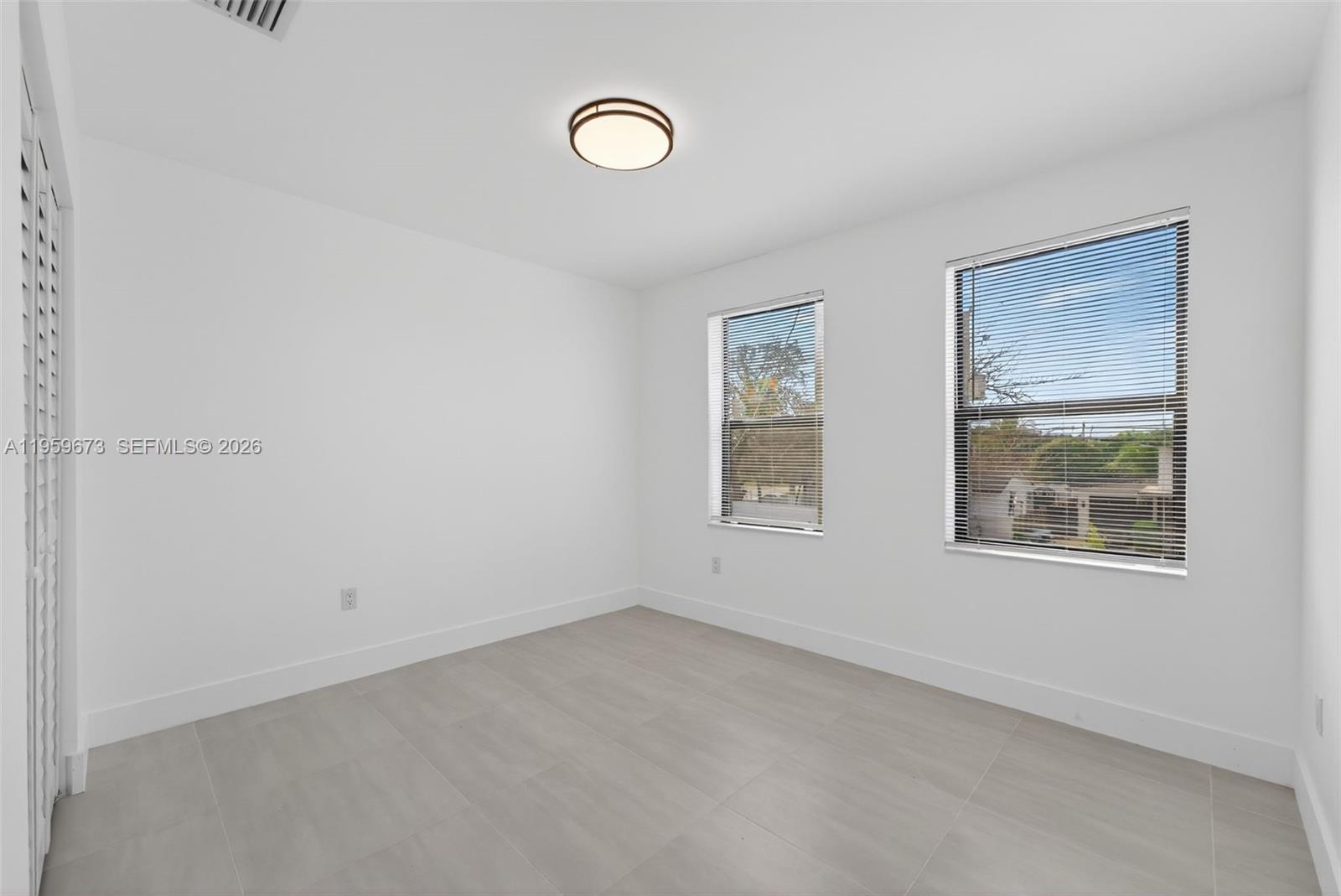   /  1184 кв.футов $ 2026-02-05 0 Фото