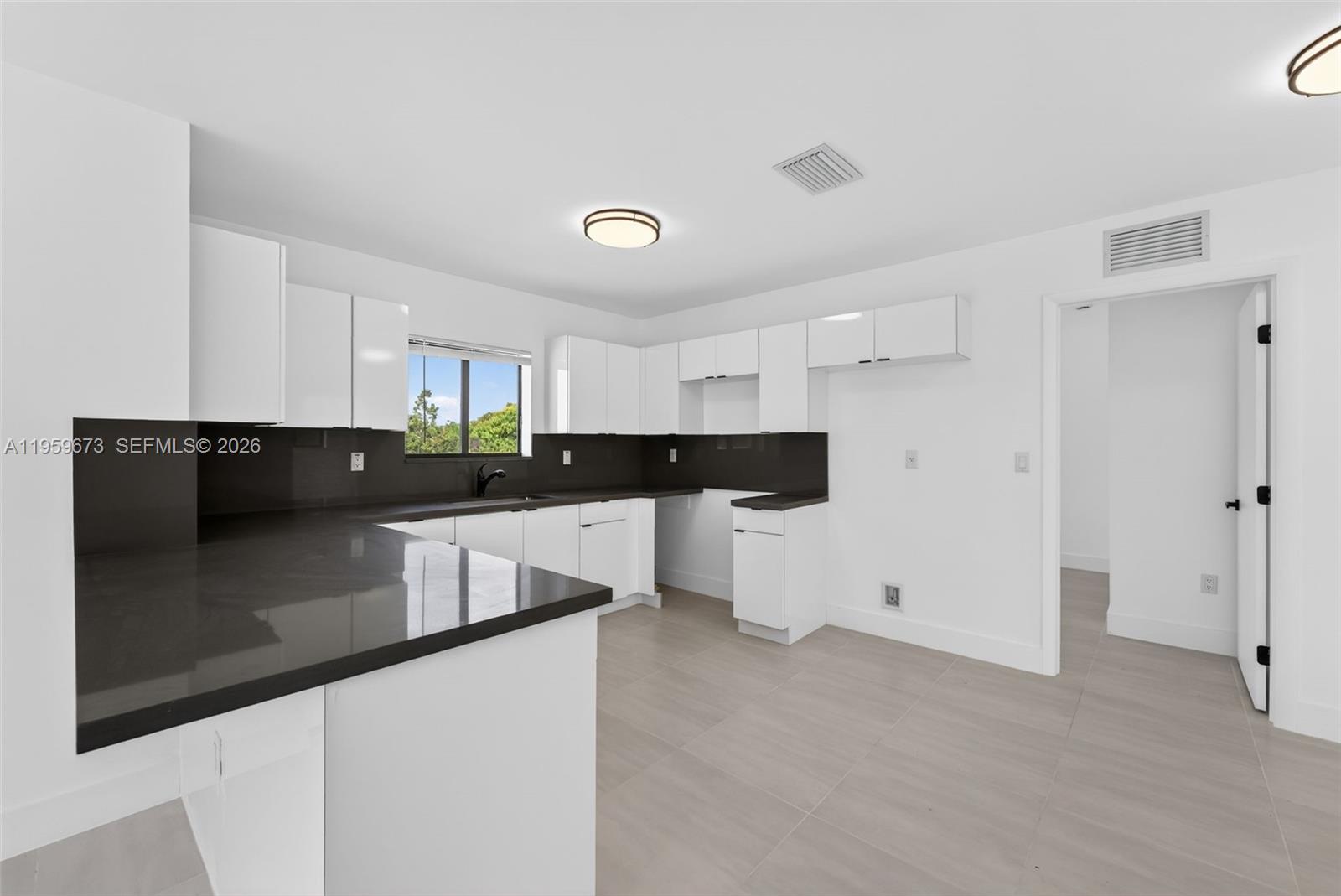   /  1184 кв.футов $ 2026-02-05 0 Фото