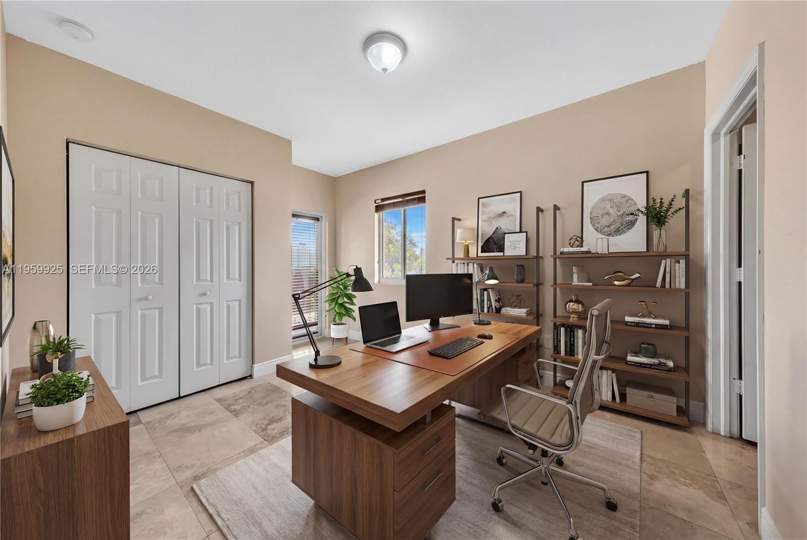   /  4572 кв.футов $ 2026-02-05 0 Фото