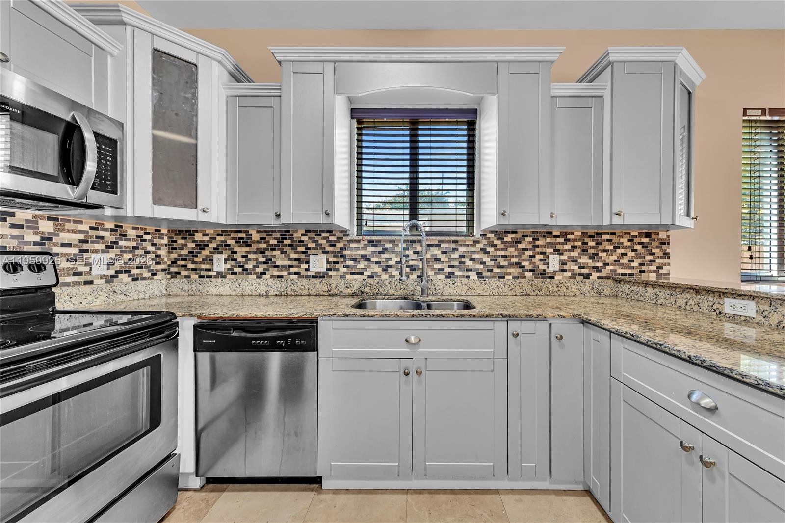   /  4572 кв.футов $ 2026-02-05 0 Фото