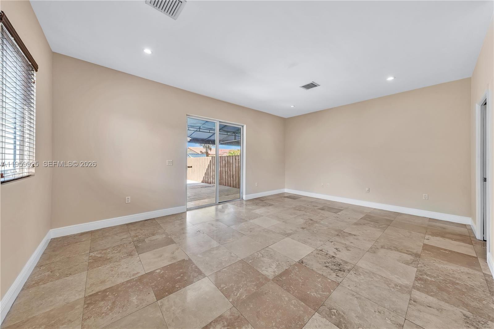   /  4572 кв.футов $ 2026-02-05 0 Фото