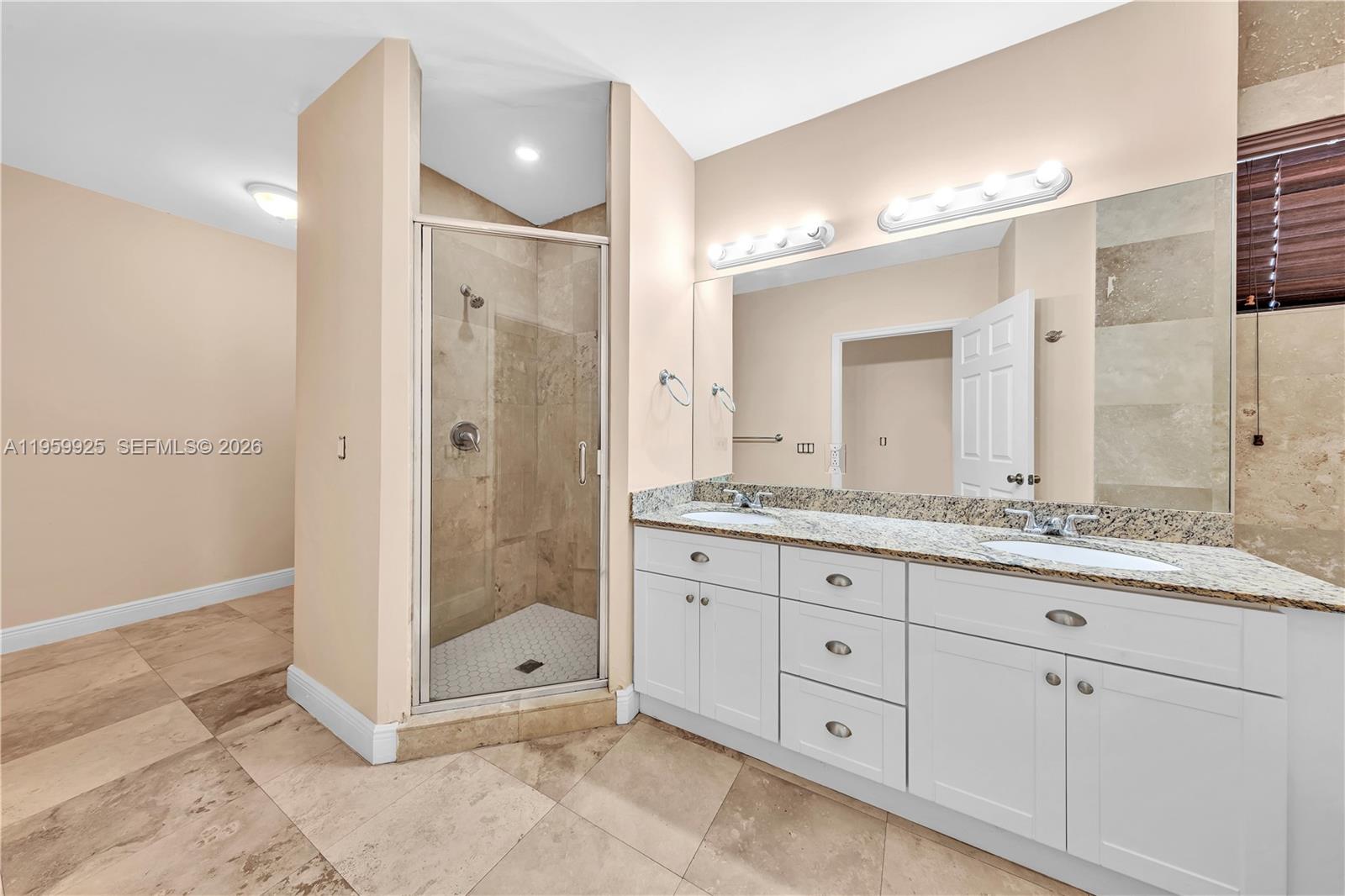   /  4572 кв.футов $ 2026-02-05 0 Фото