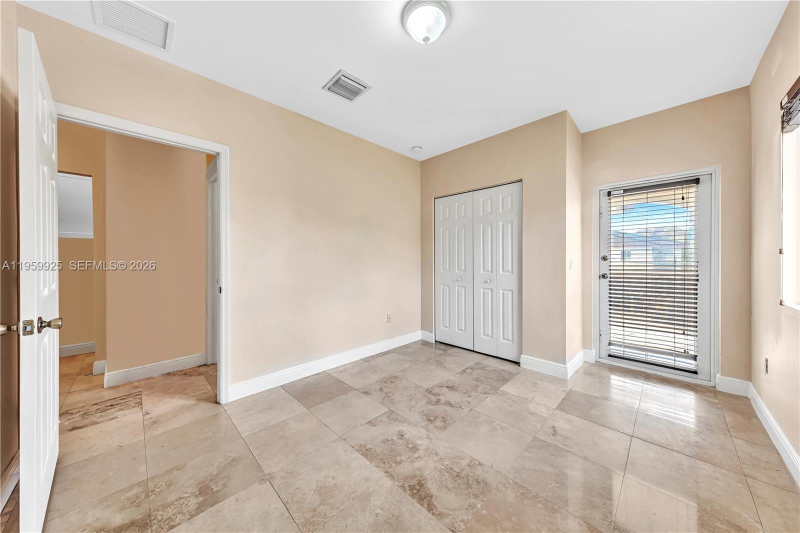   /  4572 кв.футов $ 2026-02-05 0 Фото