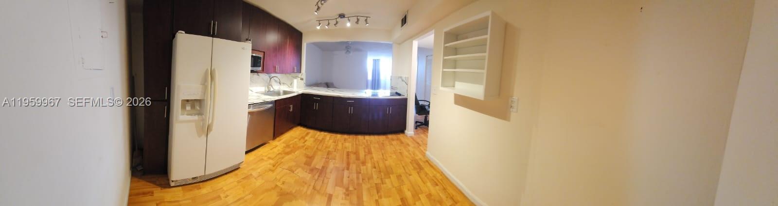 Подробнее 501E 1 / 1 801 кв.футов $ 2026-05-27 0 Фото