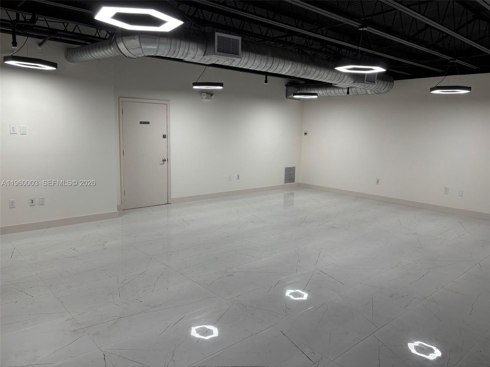 178  /   sq. ft. $ 2026-02-05 0 Photo