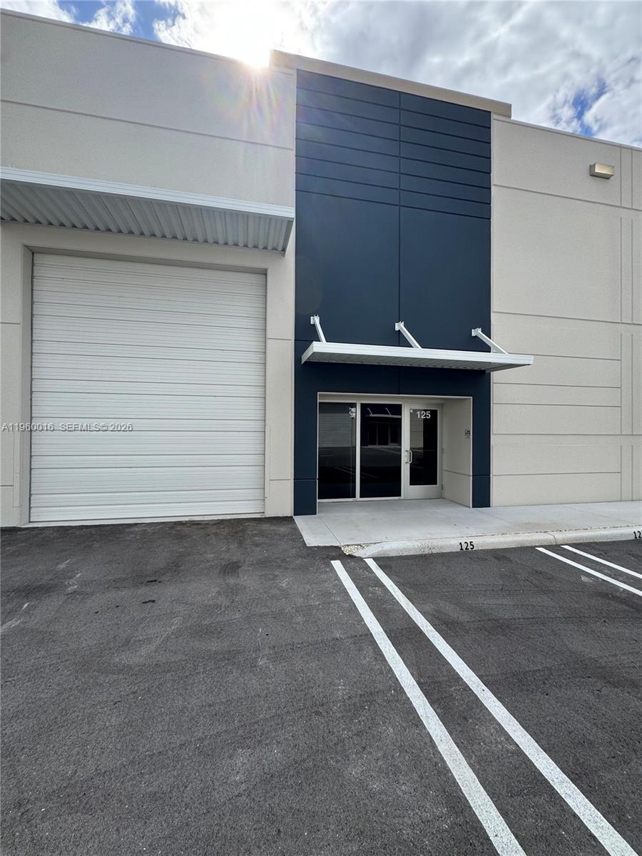 125  /   sq. ft. $ 2026-02-05 0 Photo