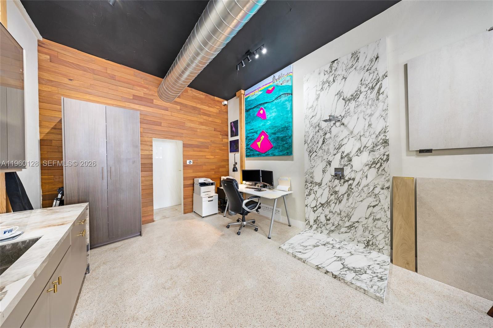   /   кв.футов $ 2026-02-05 0 Фото