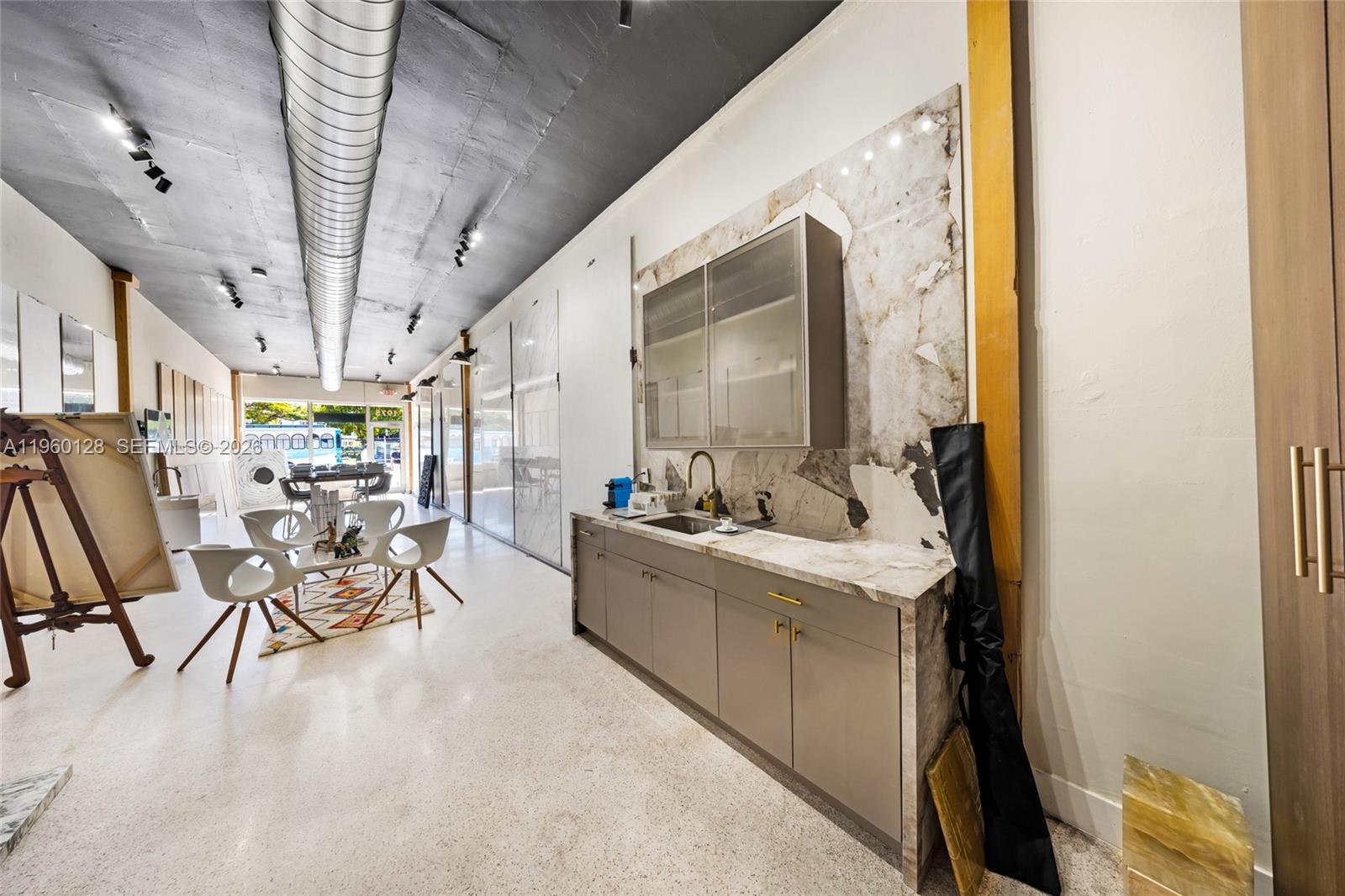   /   кв.футов $ 2026-02-05 0 Фото